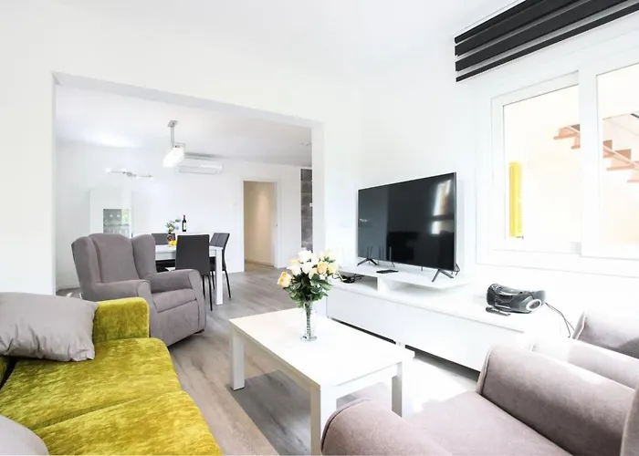 Charming Mallorca 3 Bedrooms Town House Orion 波连萨港